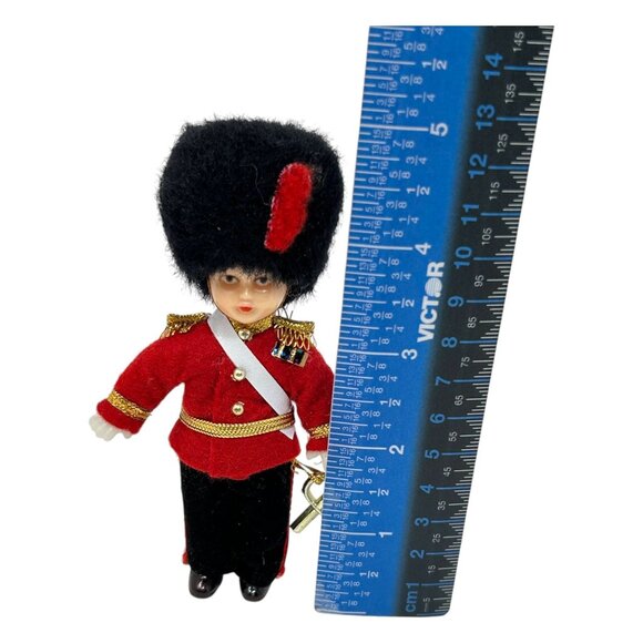Vintage British Guard Doll With Red Wool Uniform & Accessories Made In Hong Kong - Picture 13 of 13